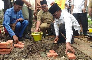 Image result for Bupati Suyatno letakkan batu pertama pembangunan kantor Rohil