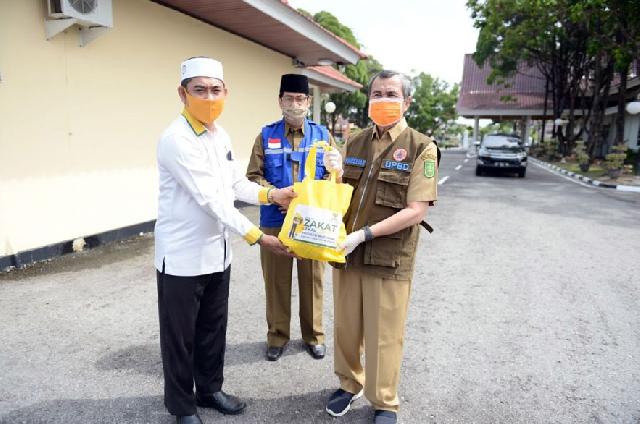 Pemprov Riau Terima 1000 paket Sembako dari Baznas Provinsi Riau