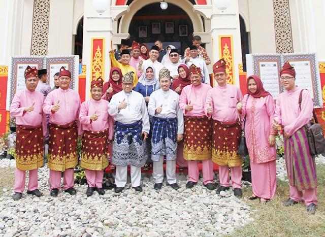 Pengunjung Serbu Stand Kabupaten Siak di Areal Pameran MTQ Riau 2019