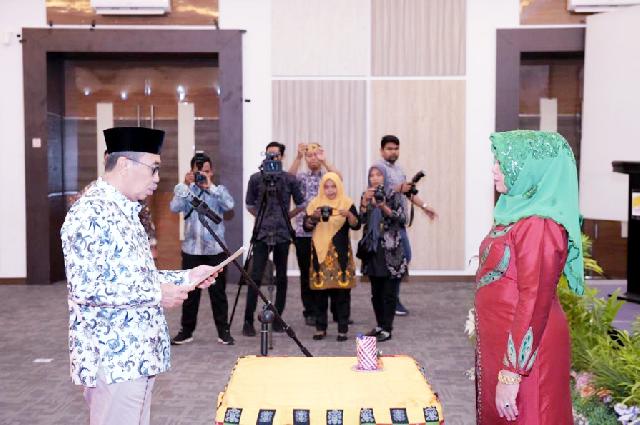 Gubri Kukuhkan Ketua PKK Riau Jadi Bunda PAUD Riau