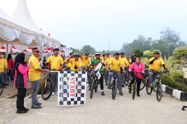 Polres Rohul Gelar Senam Bersama dan Fun Bike di Hari Bhayangkara ke 76
