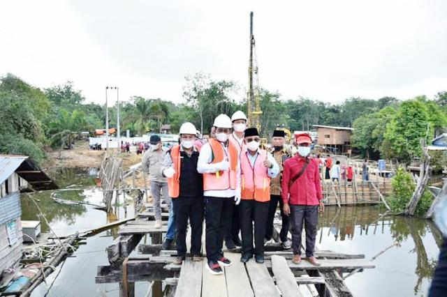 Peletakan Tiang Pancang Pembangunan Jembatan Tambak-Sotol Akses Jalan Semakin Dekat