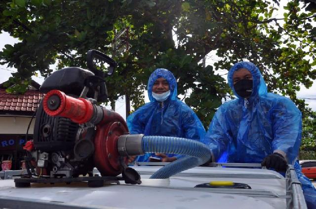 Polda Riau Inisiasi Penyemprotan Disinfektan Serantak di Enam KAB/KOTA yang Melaksnakan PSBB