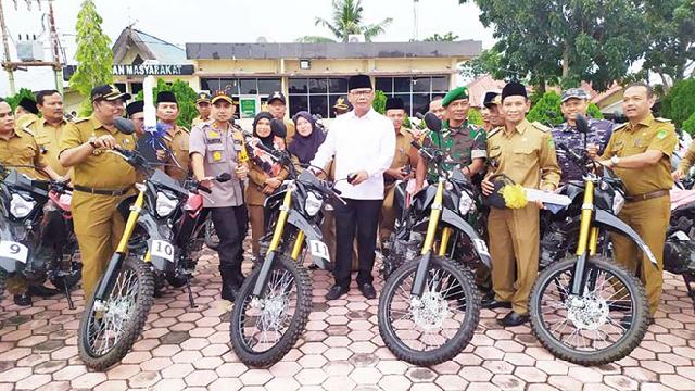 Pemkab Rohil Beri Bantuan Sepeda Motor Untuk Para Kepenghuluan