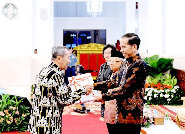Gubri Terima Dipa dari Presiden Jokowi