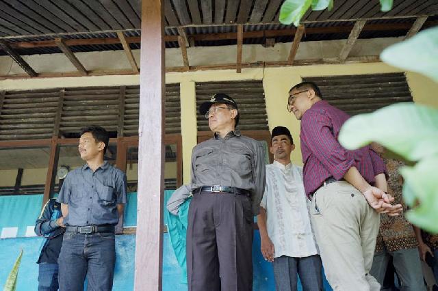 Bupati Inhil Ajak Direktur BAPPENAS Kunker di Dua Kecamatan