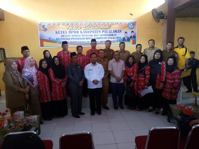 Ketua DPRD Pelalawan Silahturahmi Dengan Tenaga Pendidikan dan Kependidikan di Pangkalan Kuras