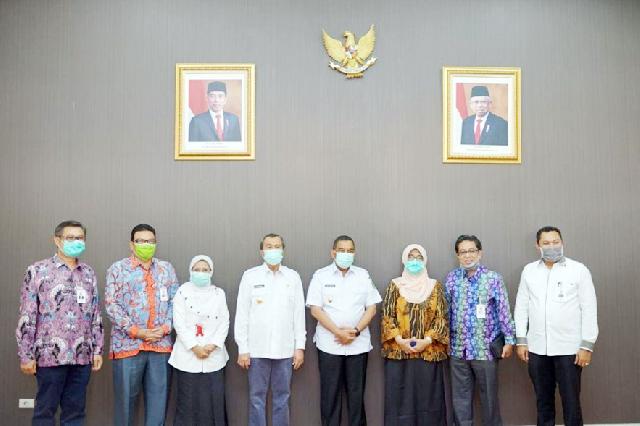 Pemprov Riau Terima Bantuan APD Dari Bank Riau Kepri