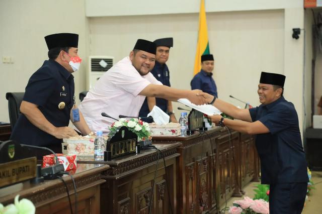 Bupati H. Sukiman Hadiri Rapat Paripurna Penyampaian Hasil Reses Anggota DPRD Rohul