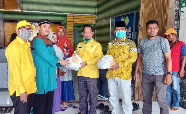 DPD Golkar Kabupaten Pelalawan Salurkan Bantuan Paket Sembako