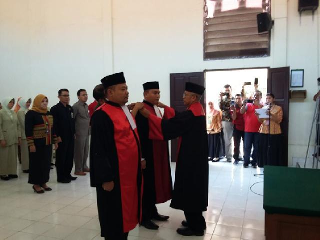 Ketua PT Riau Lantik Andry Simbolon Menjadi Ketua PN Rohil