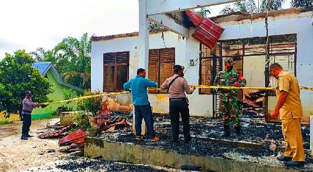 Kantor Desa Sungai Salak Diduga Dibakar OTK, Pemkab Rohul Harapkan Pelayanan Tetap Berjalan