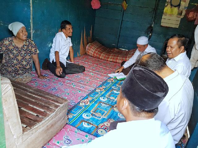 Bupati dan Wabup Meranti Tinjau Warga Sasaran RTLH di Desa Banglas