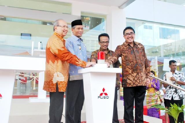 Asisten II Setda Prov Riau hadiri sekaligus Meresmikan Show Room PT Suka Pajar Mitsubishi Motor. foto : humas