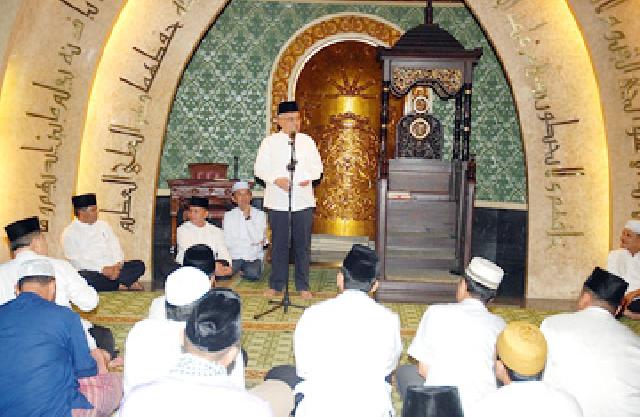 Plt Gubri hadiri Peringatan Isra' Mi'raj Nabi Besar Muhammd SAW Masyarakat Kampar Kota Pekanbaru di Masjid Arrahman. Foto : Humas