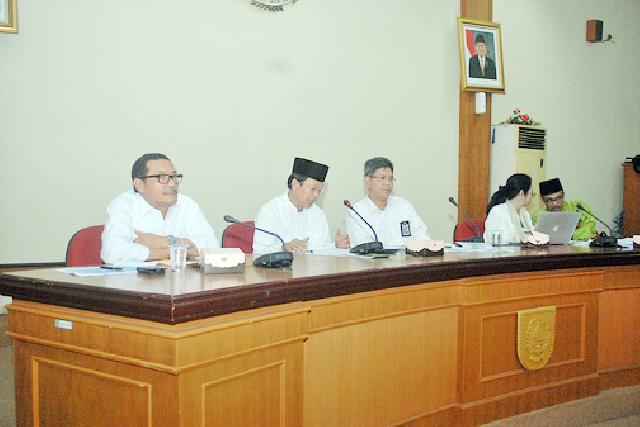 Sekda Prov Riau Pimpin Rapat Pembahasan Jalan Tol Dengan Staff Ahli Mentri PU. Foto : humas