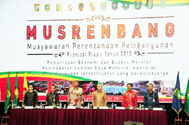 Plt Gubri menghadiri acara musrenbang Prov Riau 2015 di H Labersa. foto : humas