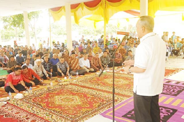 Plt Gubri Hadiri Reuni Sekolah Pertanian Menengah Atas SPMA Pekanbaru. foto : humas
