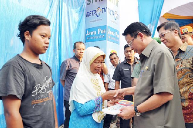 Sekda Prov Riau Hadir sekaligus serahkan Rumah Impian dalam acara Ramadhan Rumah Impian. foto : humas
